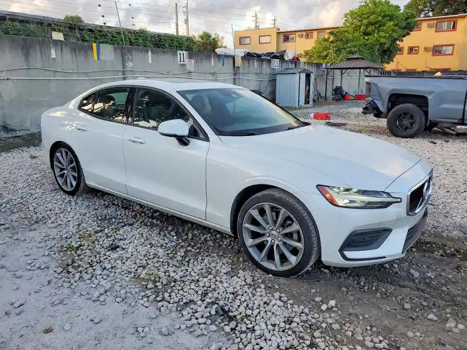 7JR102FK1LG065204 2020 VOLVO S60-3
