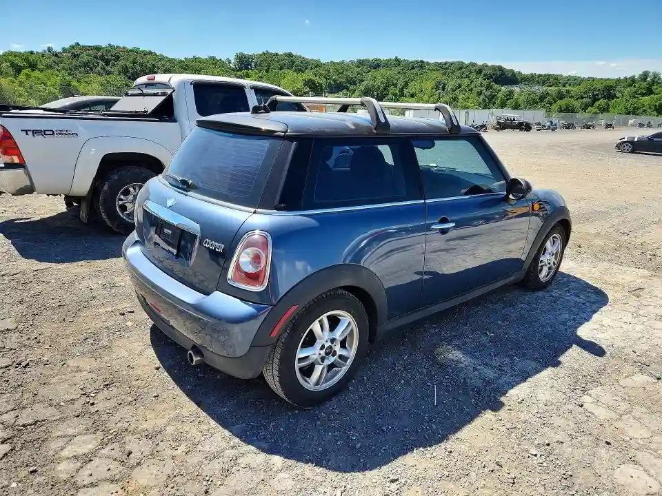 WMWSU3C59BT096957 2011 MINI COOPER-2