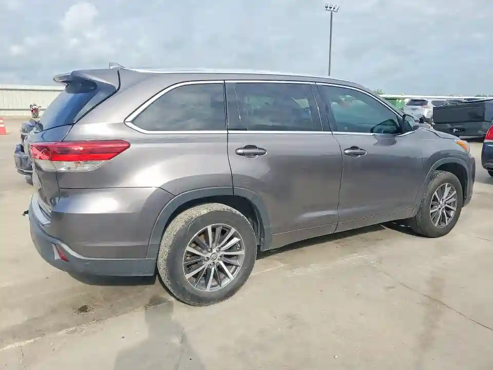 5TDKZRFH3HS526048 2017 TOYOTA HIGHLANDER-2