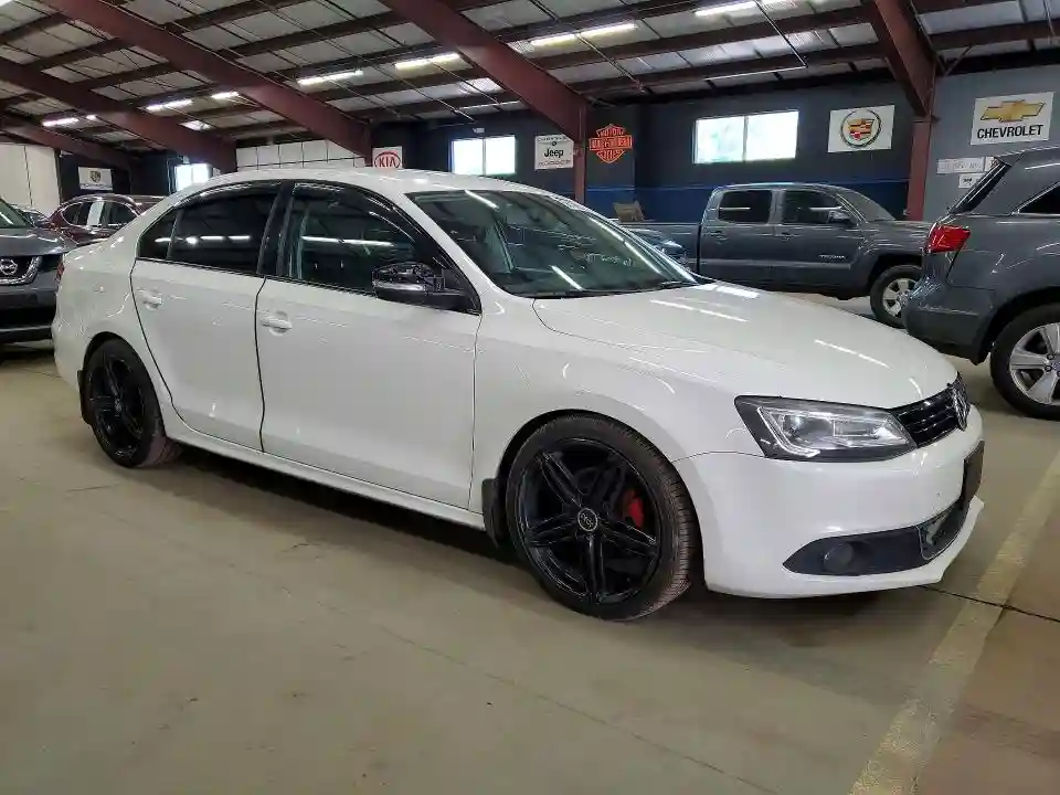 3VW3L7AJ8EM360607 2014 VOLKSWAGEN JETTA-3