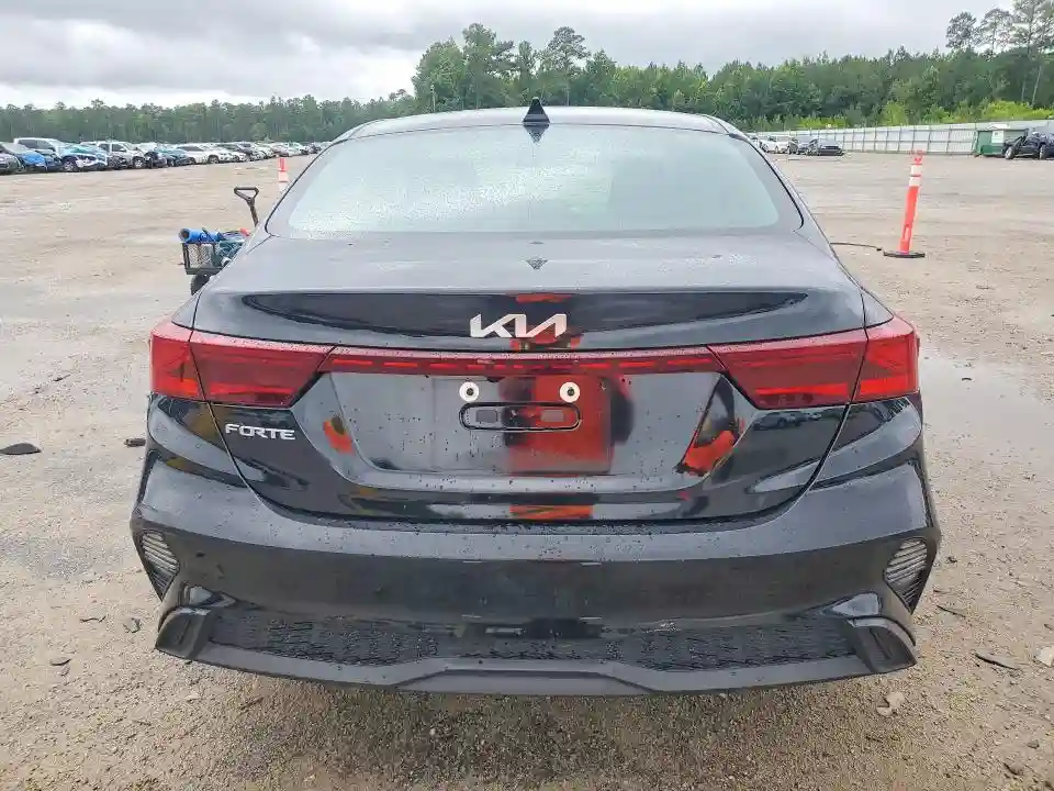 3KPF24AD8RE805682 2024 KIA FORTE LXS-5