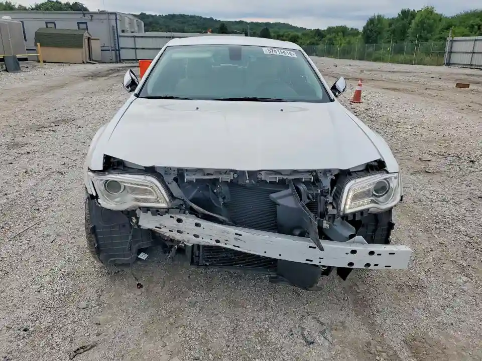 2C3CCAEG7KH573366 2019 CHRYSLER 300-4