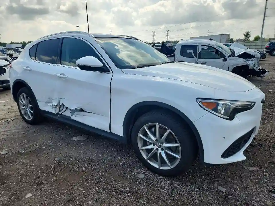 ZASFAKBN3J7B84443 2018 ALFA ROMEO STELVIO-3