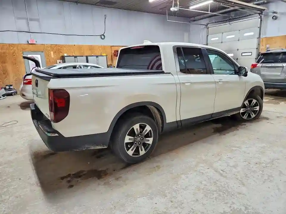 5FPYK3F6XHB030847 2017 HONDA RIDGELINE-2
