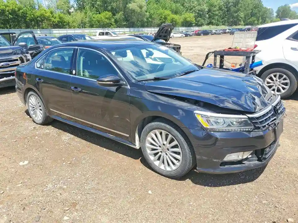 1VWBT7A31HC078375 2017 VOLKSWAGEN PASSAT-3