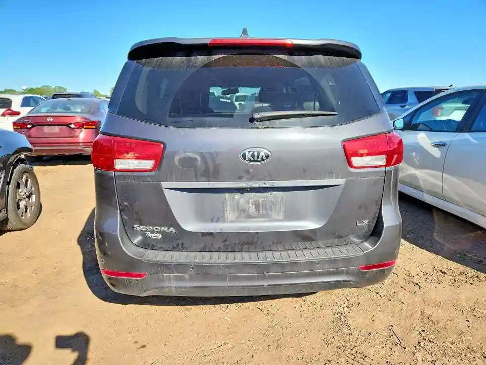 KNDMB5C13H6313226 2017 KIA SEDONA-5