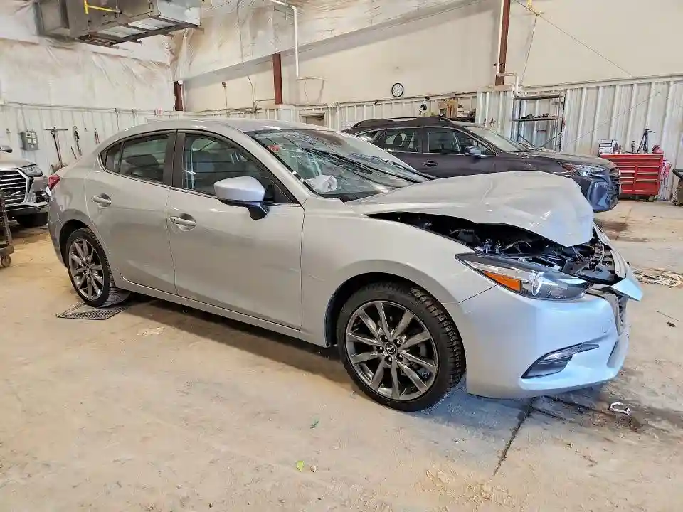 3MZBN1V32JM240620 2018 MAZDA 3-3