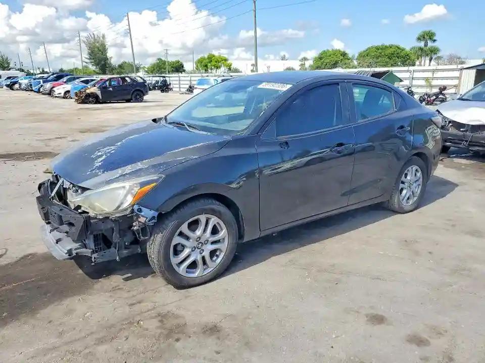 3MYDLBYVXHY164136 2017 TOYOTA YARIS-0