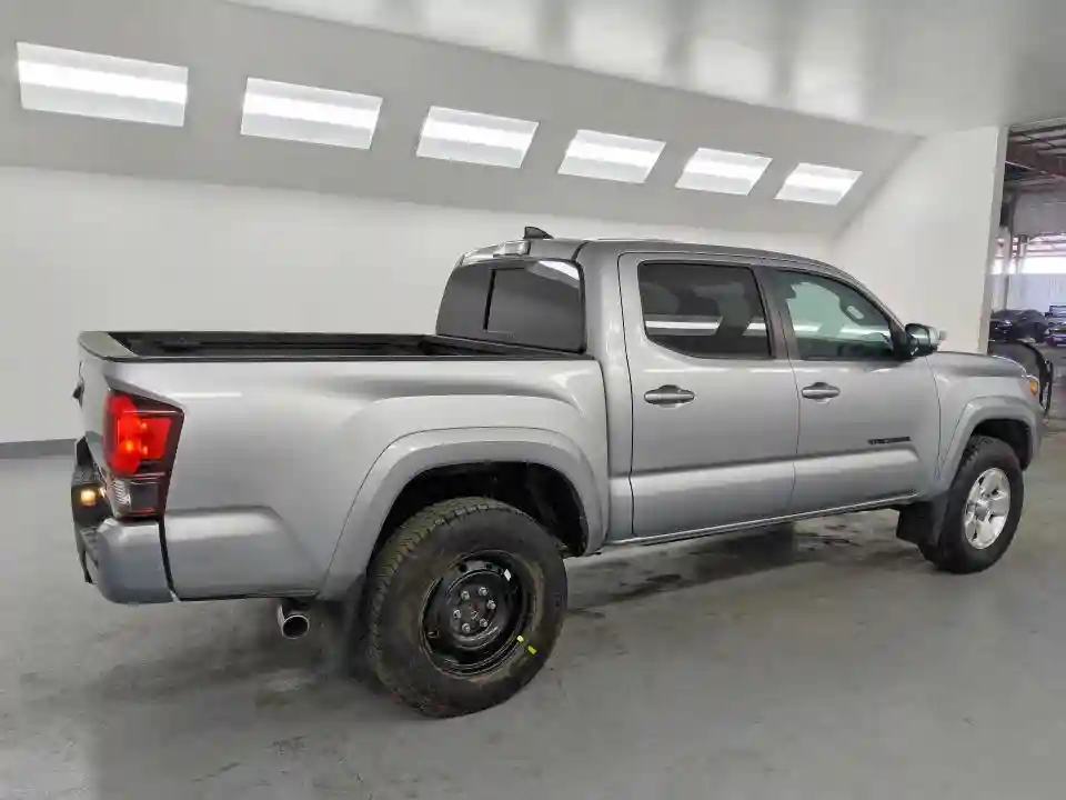 3TMAZ5CN3JM069925 2018 TOYOTA TACOMA-2