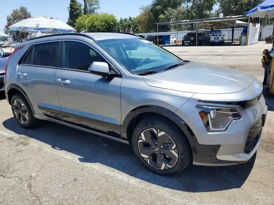 KNDCR3L18S5145429 2025 KIA-3