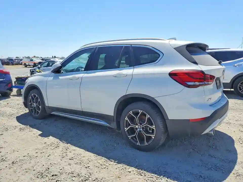 WBXJG7C08N5U49380 2022 BMW X1-1