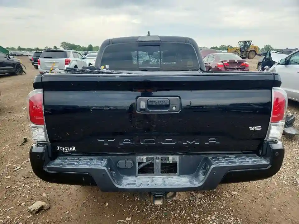 3TMCZ5AN4JM177515 2018 TOYOTA TACOMA TRD-5