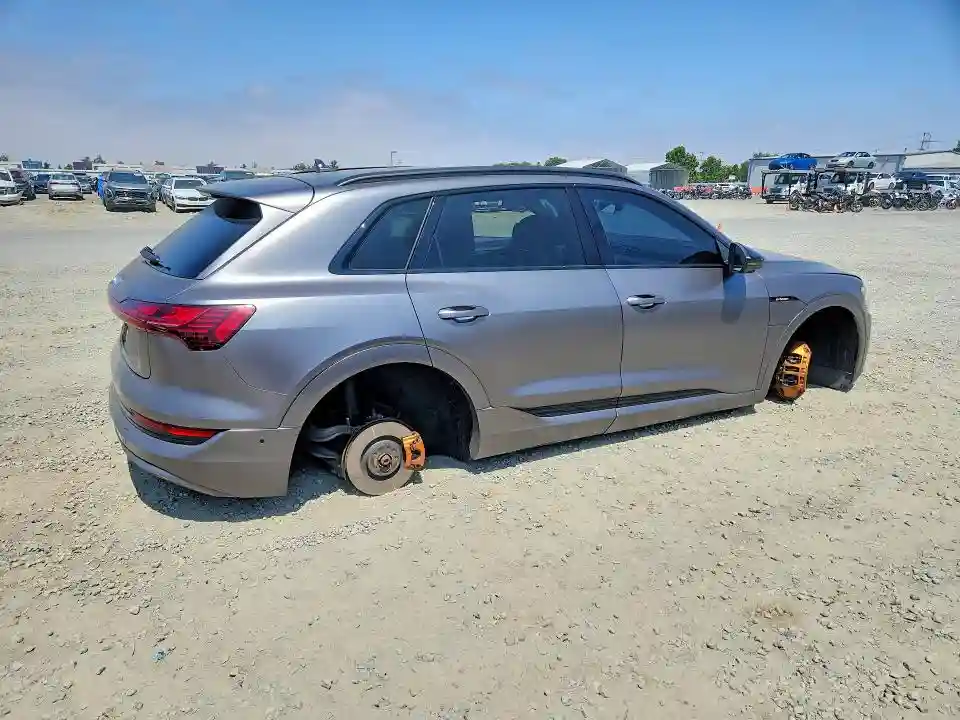 WA1AAAGE6MB024641 2021 AUDI E-TRON-2