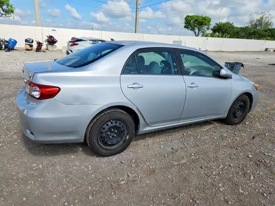5YFBU4EE1DP176110 2013 TOYOTA COROLLA-2