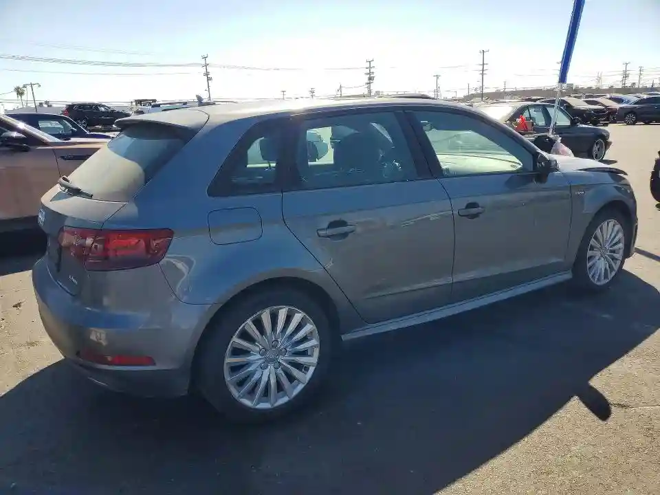 WAUUPBFF0GA132827 2016 AUDI A3-2