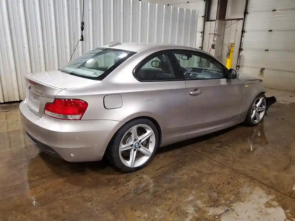 WBAUC9C52BVM11407 2011 BMW 1 SERIES-2