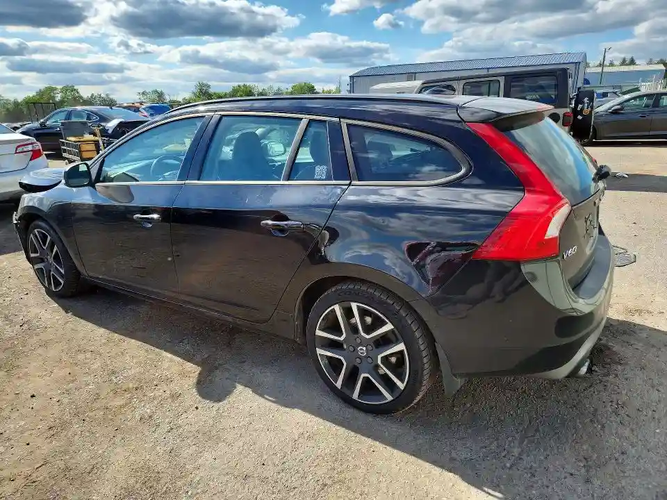 YV140MSLXJ2383610 2018 VOLVO V60-1