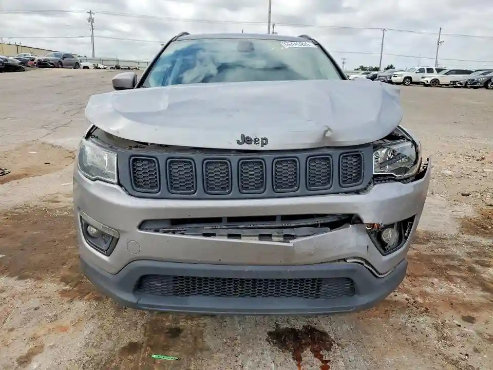 3C4NJDBB5KT593045 2019 JEEP COMPASS-4