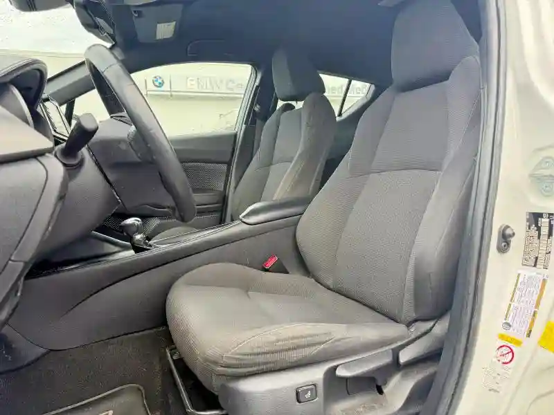 NMTKHMBX6JR021239 2018 TOYOTA C-HR-4
