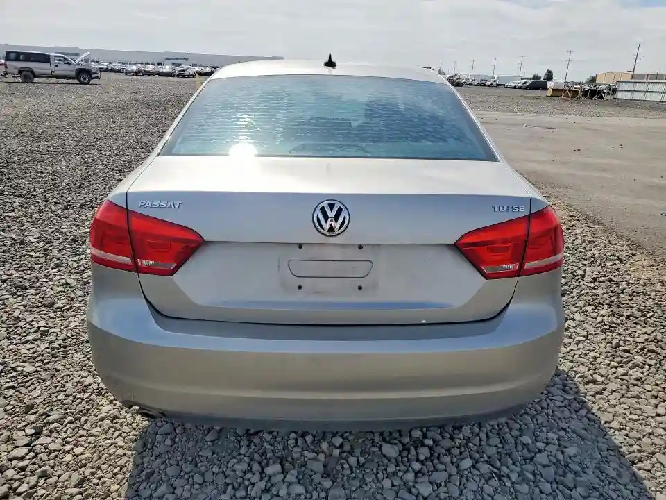 1VWBN7A34DC145281 2013 VOLKSWAGEN PASSAT-5