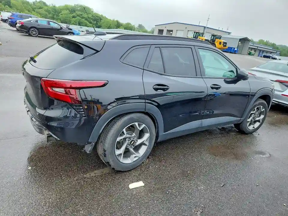 KL77LHEP7SC264275 2025 CHEVROLET TRAX-2