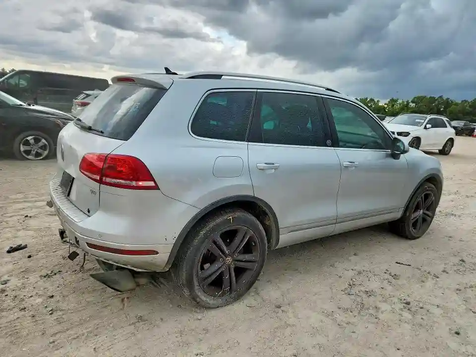 WVGRF7BP6HD001453 2017 VOLKSWAGEN TOUAREG-2
