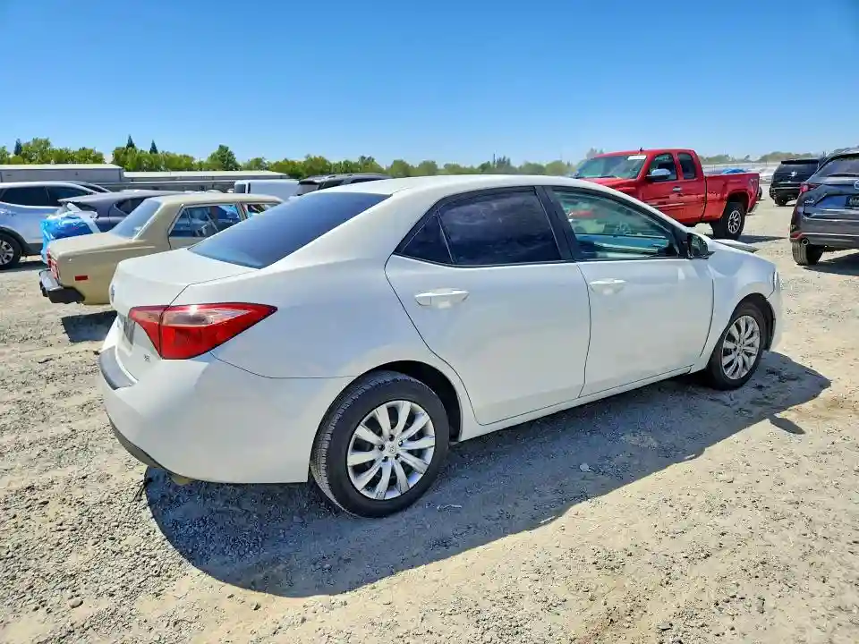 5YFBURHE2JP769172 2018 TOYOTA COROLLA-2