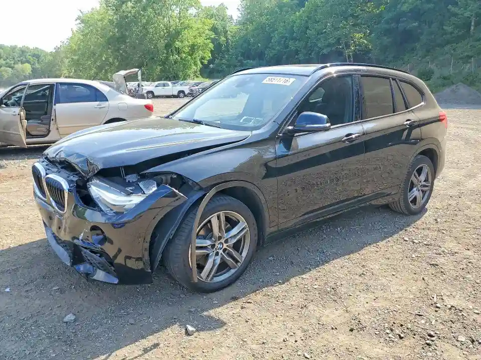 WBXHT3C51K5N00387 2019 BMW X1-0