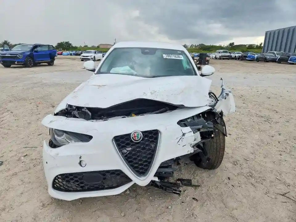 ZARFAEBN3H7535619 2017 ALFA ROMEO GIULIA-4