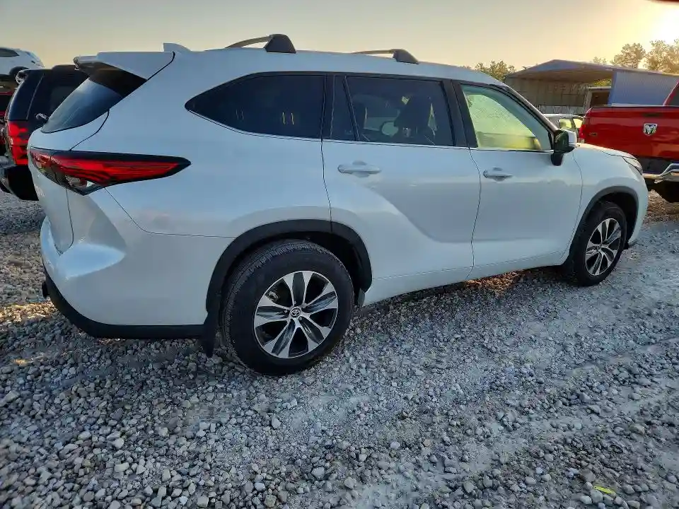 5TDHZRBH2NS253762 2022 TOYOTA HIGHLANDER-2