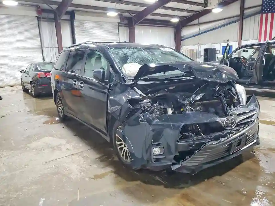 5TDYZ3DCXJS939590 2018 TOYOTA SIENNA-3
