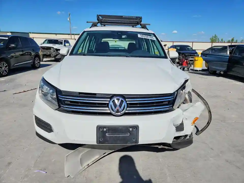 WVGAV7AX0HK038480 2017 VOLKSWAGEN TIGUAN-4