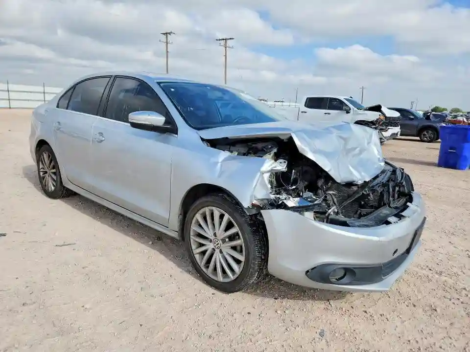 3VWLL7AJ7EM361263 2014 VOLKSWAGEN JETTA-3