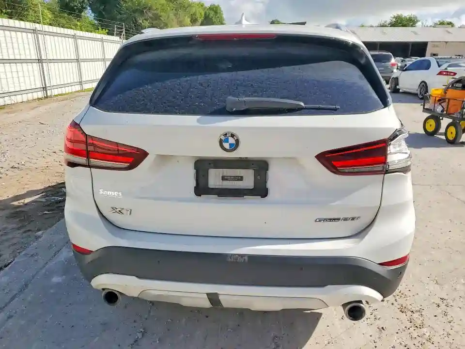 WBXJG7C0XM5T74003 2021 BMW X1-5