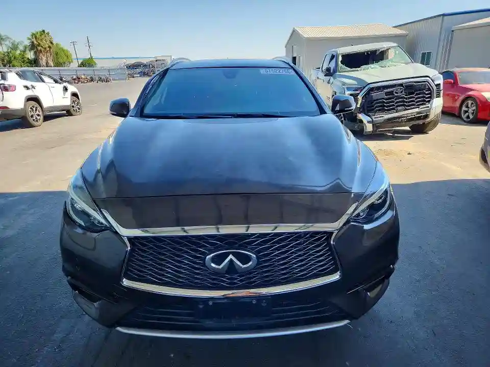 SJKCH5CP7HA031292 2017 INFINITI QX30-4