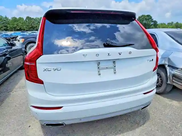 YV4A22PK1J1195469 2018 VOLVO XC90-5