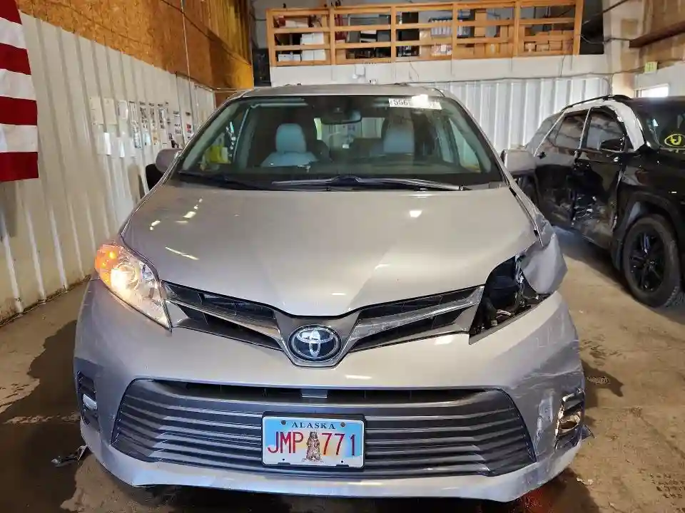 5TDDZ3DC2JS201880 2018 TOYOTA SIENNA-4