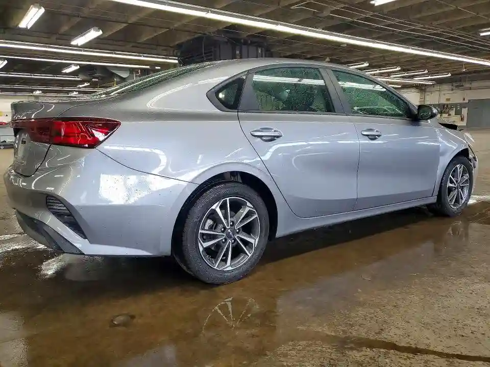 3KPF24AD7RE795047 2024 KIA FORTE LXS-2