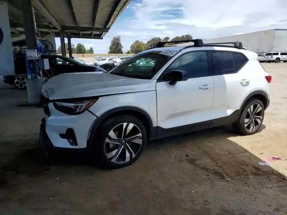 YV4L12UC4S2527196 2025 VOLVO XC40-0