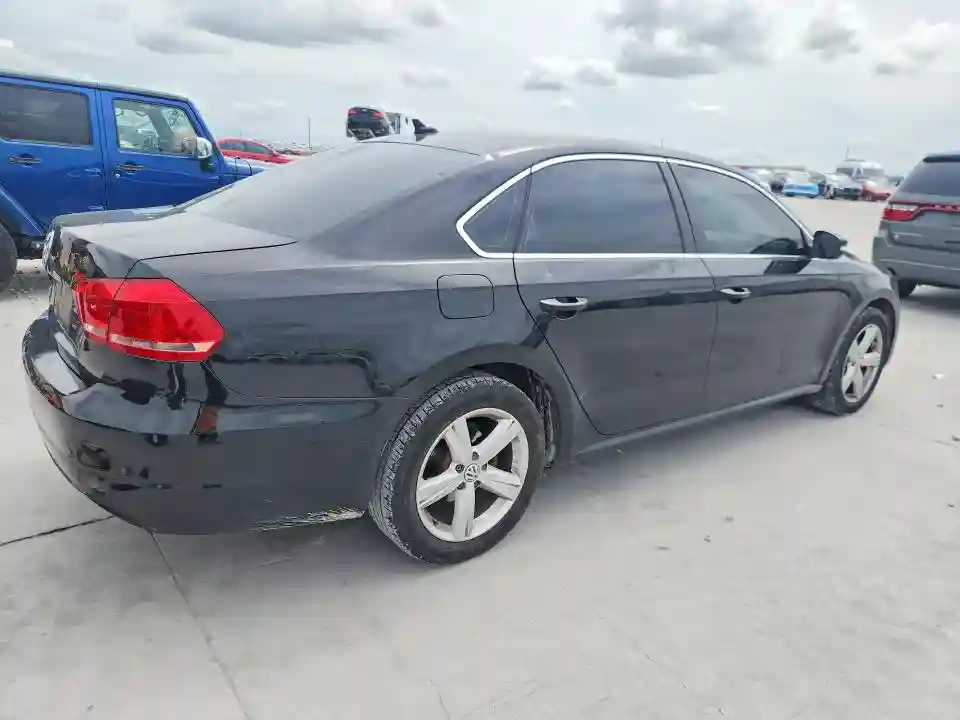 1VWBH7A32DC132679 2013 VOLKSWAGEN PASSAT-2
