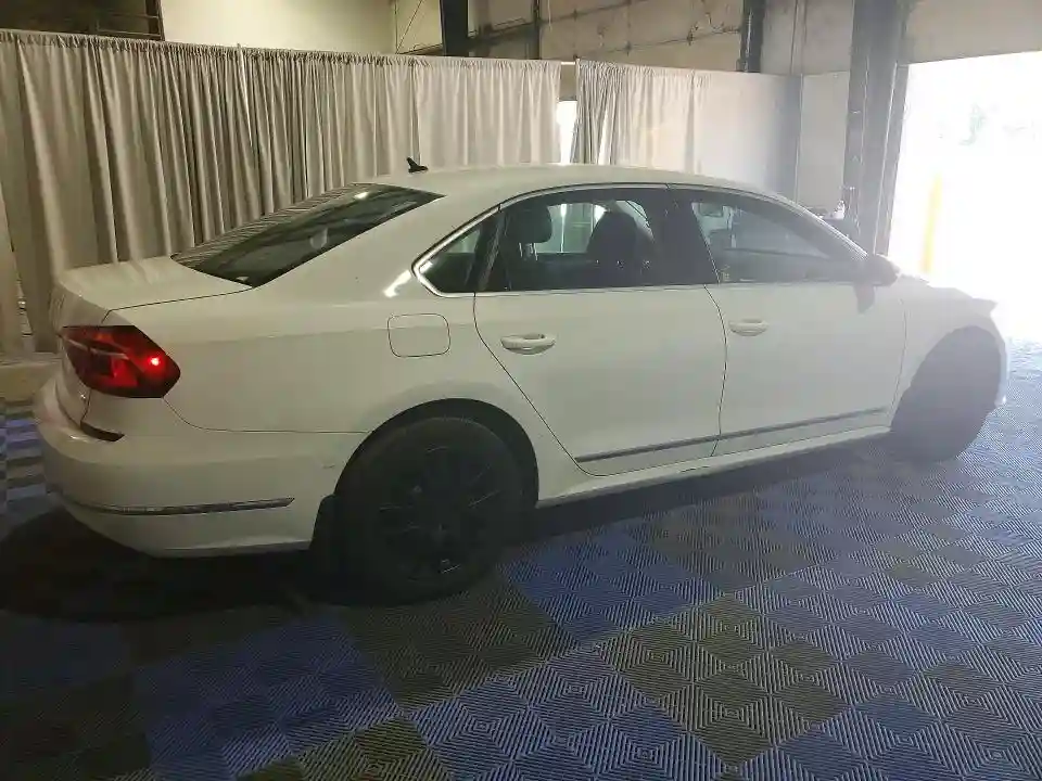 1VWAT7A32HC064190 2017 VOLKSWAGEN PASSAT-2