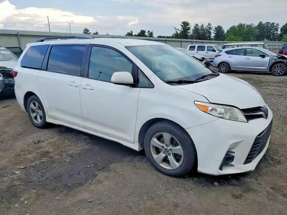 5TDKZ3DC4JS905246 2018 TOYOTA SIENNA-3