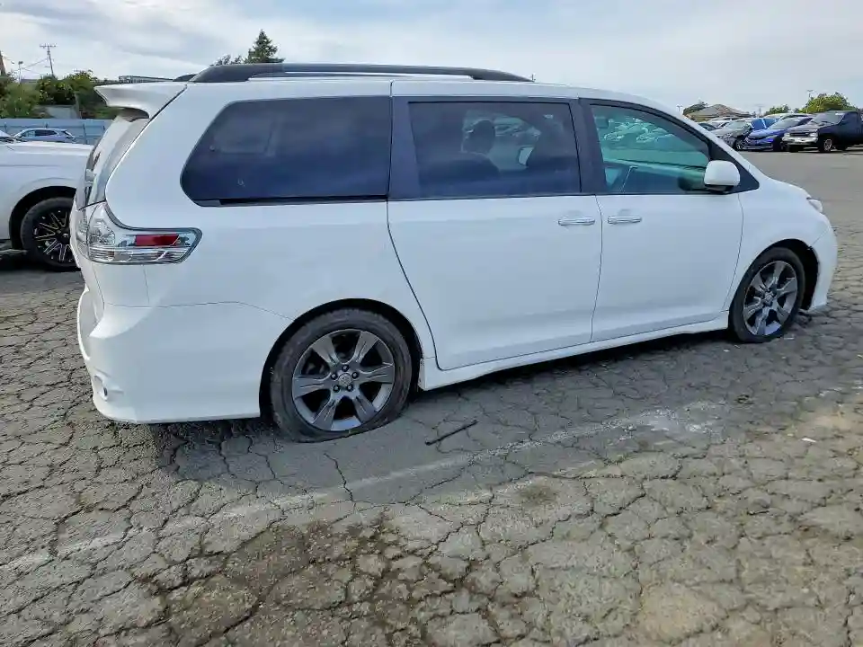 5TDXK3DCXGS764461 2016 TOYOTA SIENNA-2