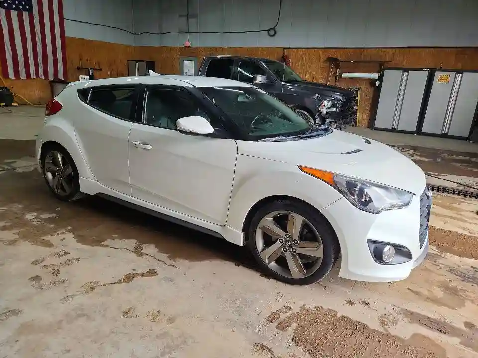 KMHTC6AE6DU084823 2013 HYUNDAI VELOSTER-3