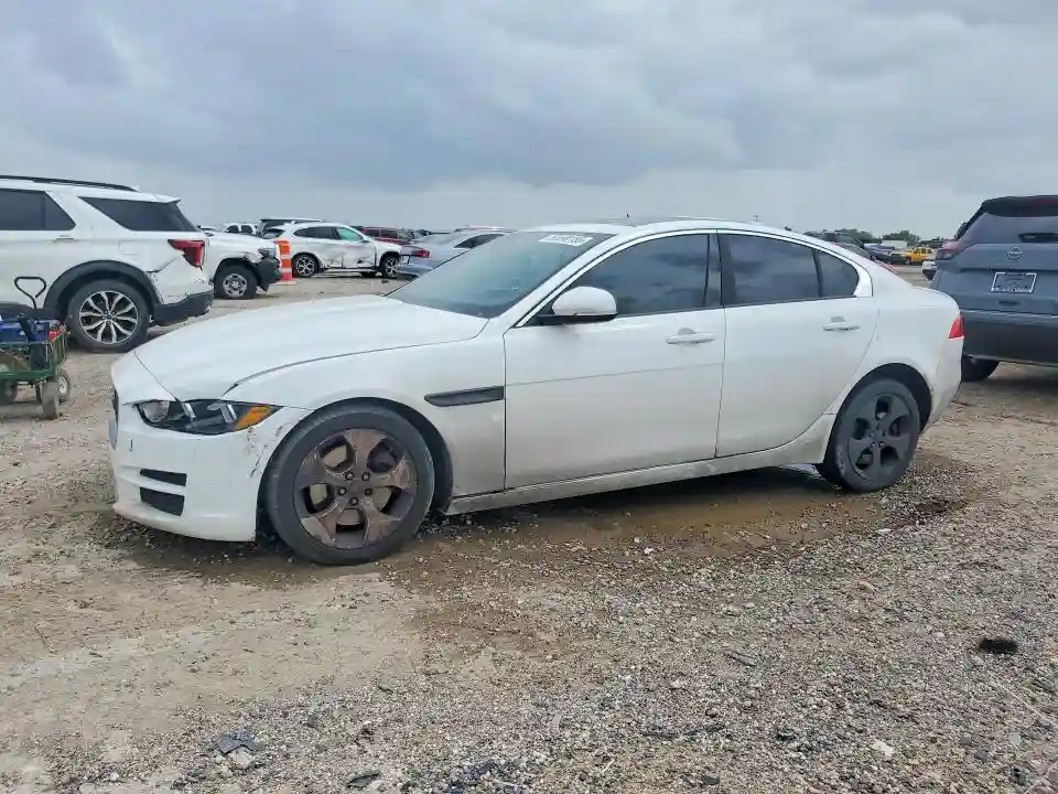 SAJAR4BGXHA973647 2017 JAGUAR XE-0