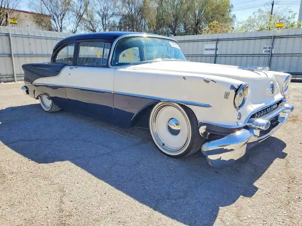 557K20139 1955 OLDSMOBILE 88-3