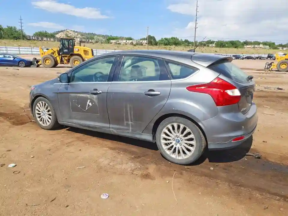 1FAHP3N23CL330122 2012 FORD FOCUS-1