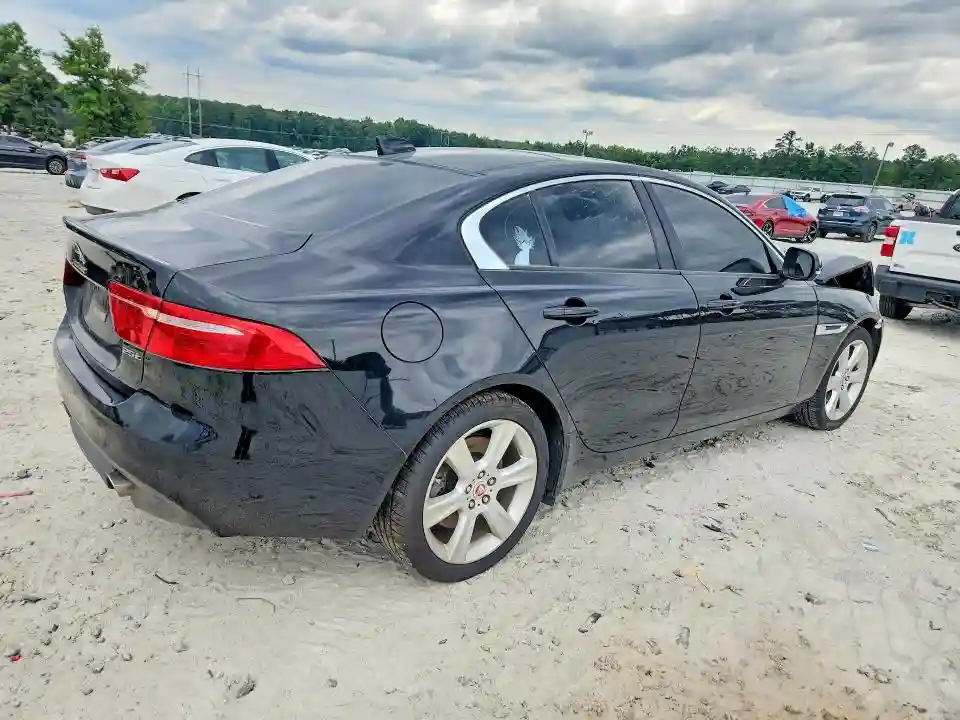 SAJAD4BG4HA970001 2017 JAGUAR XE-2