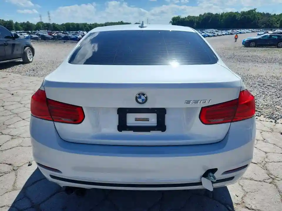 WBA8B9G57JNU97715 2018 BMW 3 SERIES-5