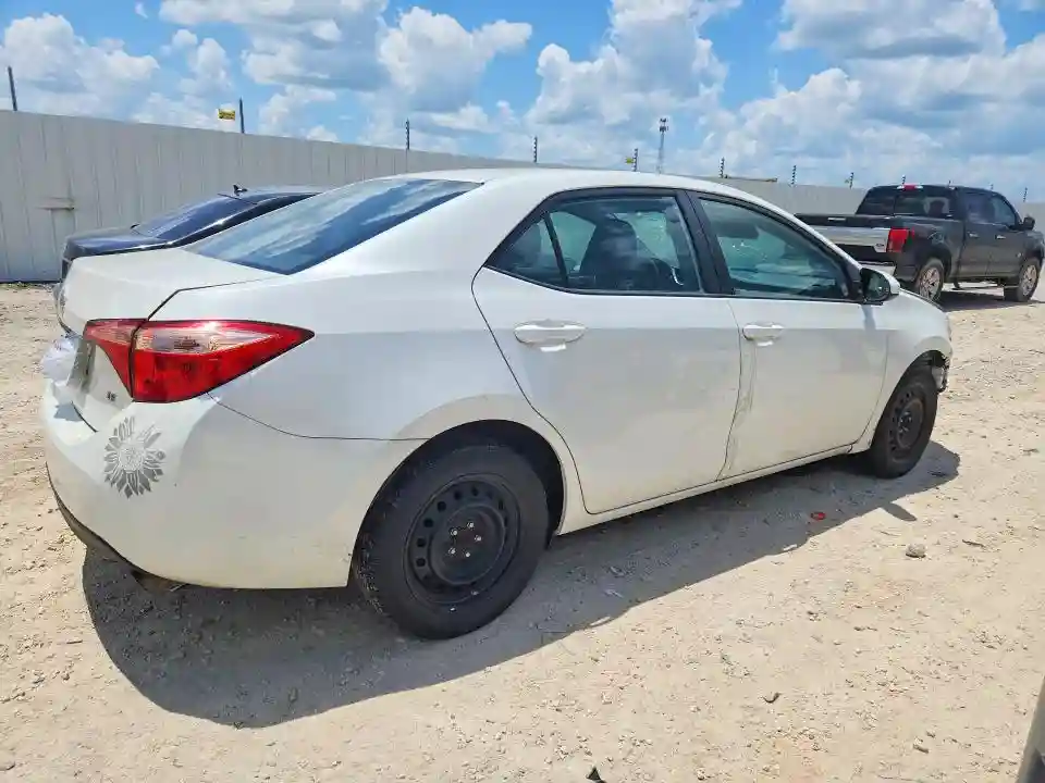 5YFBURHEXJP805724 2018 TOYOTA COROLLA-2